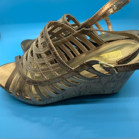 COACH AND FOUR WEDGE SANDAL Gold Caged Size 7.5 - Picture 3 of 6